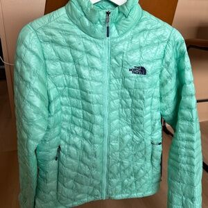 Women’s small north face green puffer jacket light weight